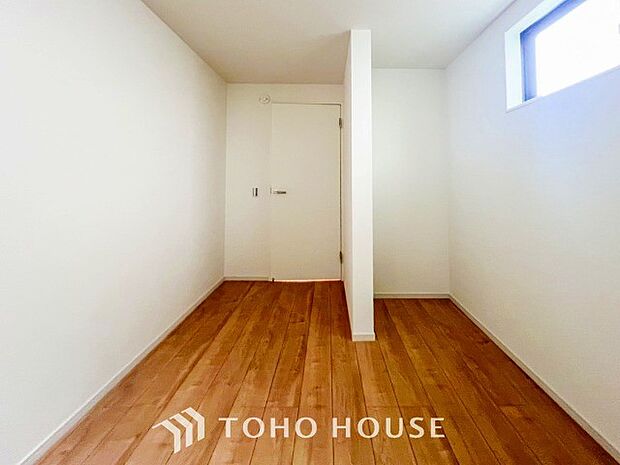 一日の疲れをいやしてくれる主寝室。自分時間を快適に過ごすプライベートルーム。