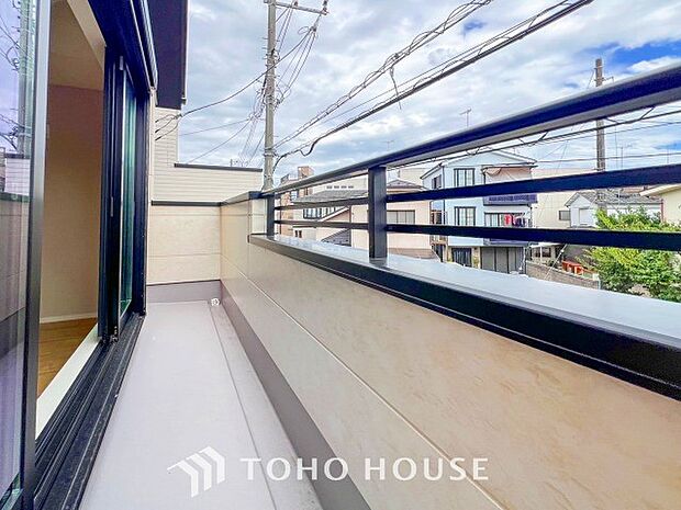 心地よい風を肌で感じることのできるバルコニー。