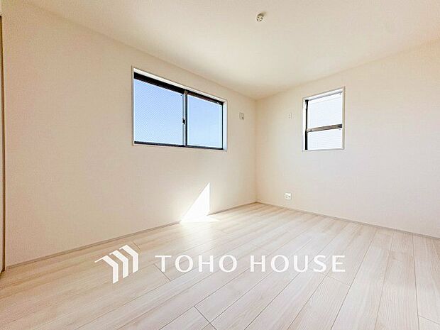 一日の疲れをいやしてくれる主寝室。自分時間を快適に過ごすプライベートルーム。