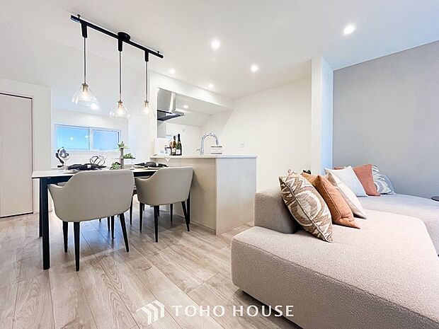 空気感という居心地の良いBGMは、暮らしのステージを彩り、心のやすらぎと満足感を与えてくれます。