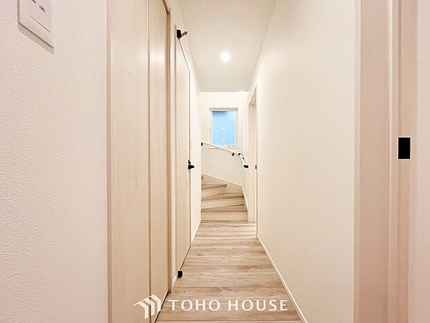 やわらかな陽射しがふりそそぎ、ゆったりした時間が流れる室内。