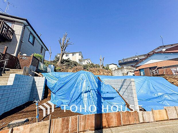 閑静な住宅街の陽当りに恵まれた土地で寛ぎに満ちた生活を。