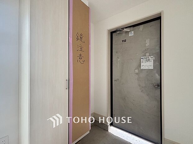 帰り着くたびに洗練されたテイストの空間に迎えられ誇りと喜びを感じる玄関まわりです。