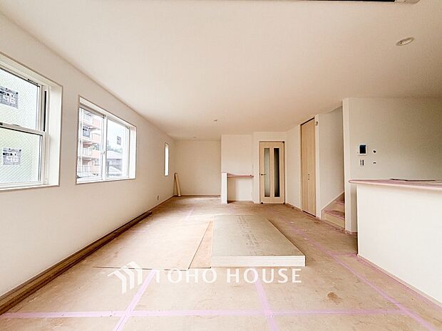 落ち着いた雰囲気に包まれた伸びやかな空間で、ゆったりと家族団らんの時間を過ごせます。