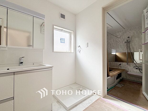 清潔感のあるプライベート空間は、身だしなみチェックや肌のお手入れに最適です。