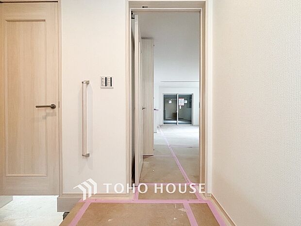 やわらかな陽射しがふりそそぎ、ゆったりした時間が流れる室内。