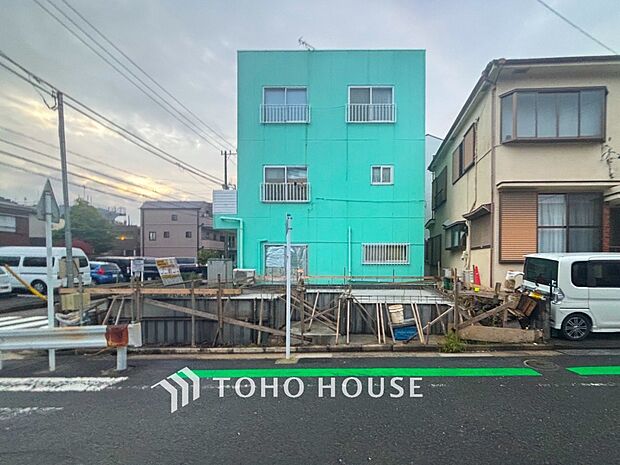 閑静な住宅街の一角、ひと時のくつろぎが生まれ、ゆっくりと愛着が育まれていきます。