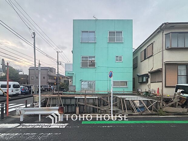 閑静な住宅街の陽当りに恵まれた土地で寛ぎに満ちた生活を。