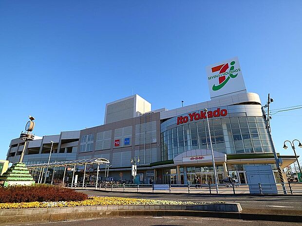 全国展開でお馴染みのスーパーマーケット。8のつく日はハッピーデー。駐車料金2時間無料。