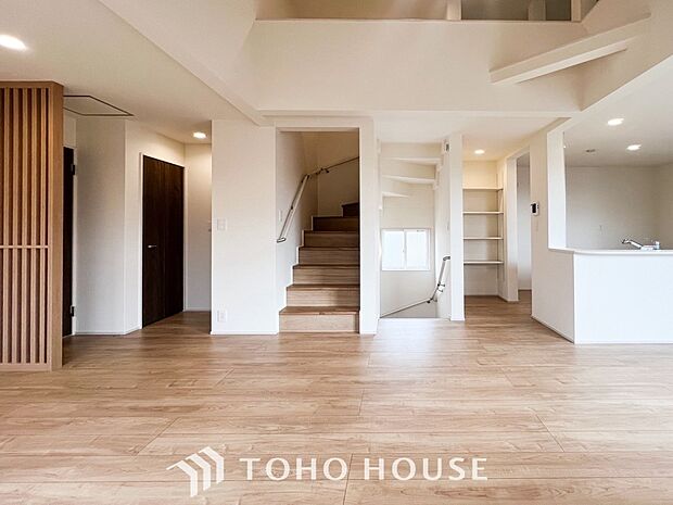 落ち着いた雰囲気に包まれた伸びやかな空間で、ゆったりと家族団らんの時間を過ごせます。