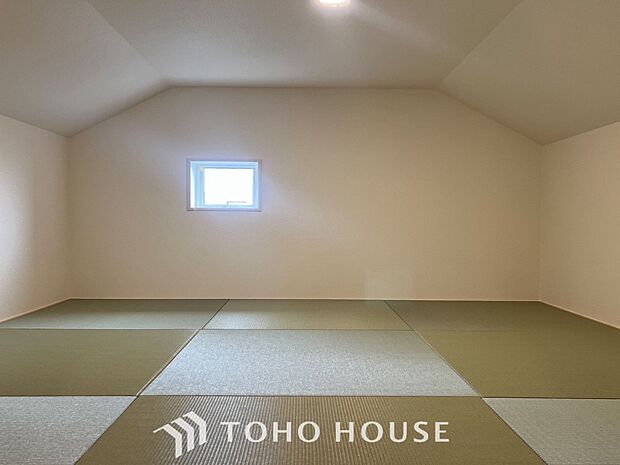 広々したロフトは多目的に使える便利な空間。