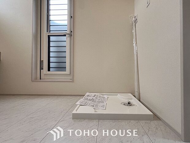 洗濯機を配置しても十分なスペースを確保しております。