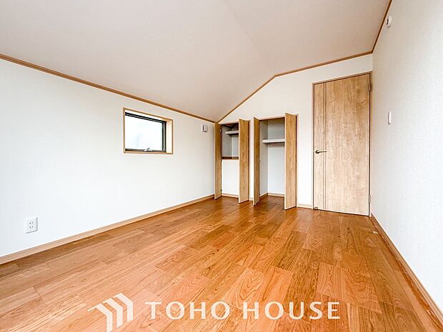 一日の疲れをいやしてくれる主寝室。自分時間を快適に過ごすプライベートルーム。