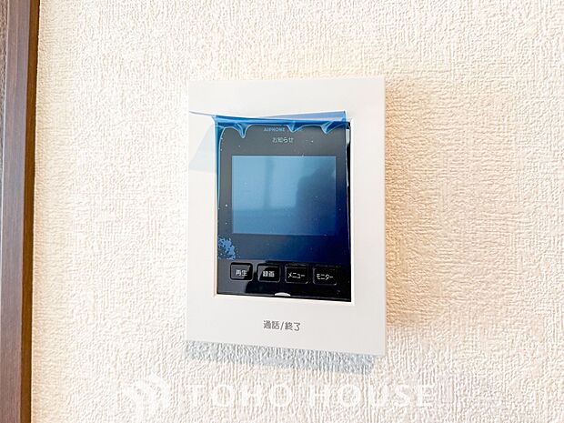 誰が来てもわかる様にモニター付きインターホンを設置。