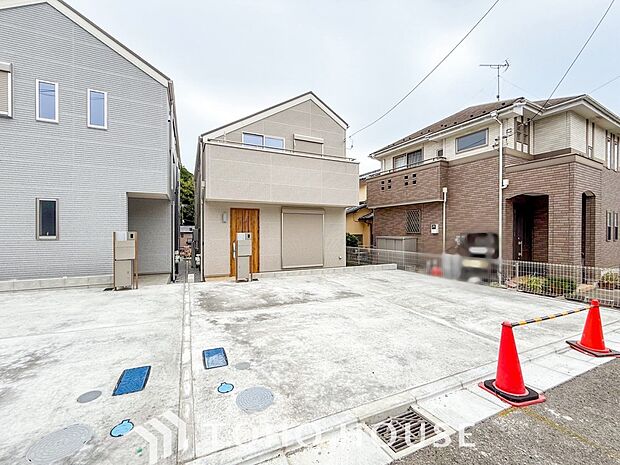 カースペースはお車2台分のゆとりある広さがあります。