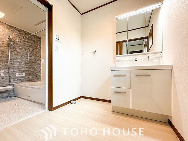 清潔感のあるプライベート空間は、身だしなみチェックや肌のお手入れに最適です。