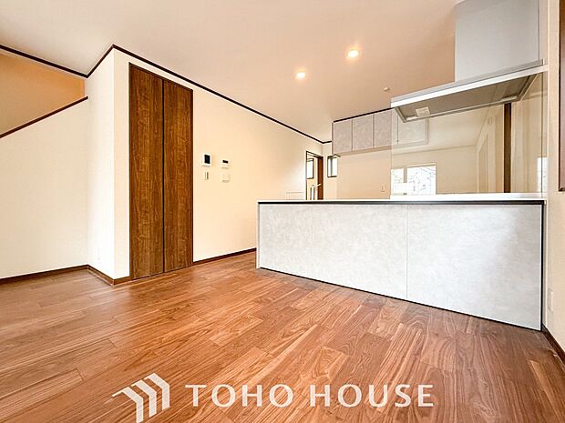 ここにはみんなが集い、食事と楽しい会話が始まるスペース。