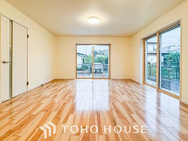 落ち着いた雰囲気に包まれた伸びやかな空間で、ゆったりと家族団らんの時間を過ごせます。