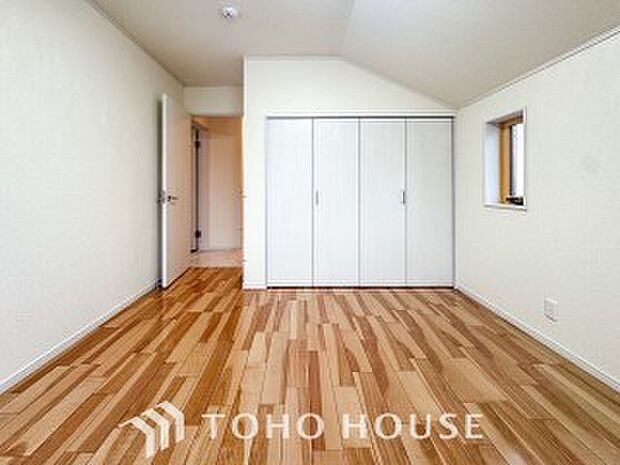 1日の疲れを癒し、心地よく寛げるようゆったりとした広さを確保しています。