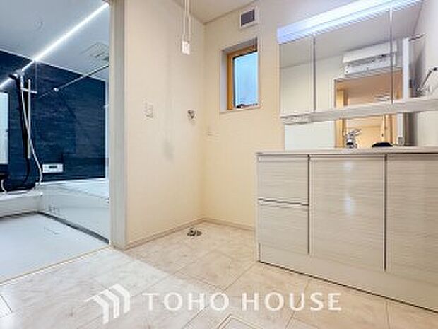 清潔感のあるプライベート空間は、身だしなみチェックや肌のお手入れに最適です。