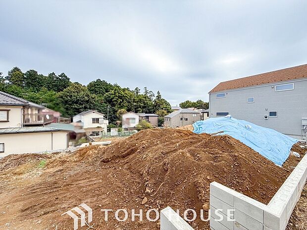 閑静な住宅街の一角、ひと時のくつろぎが生まれ、ゆっくりと愛着が育まれていきます。