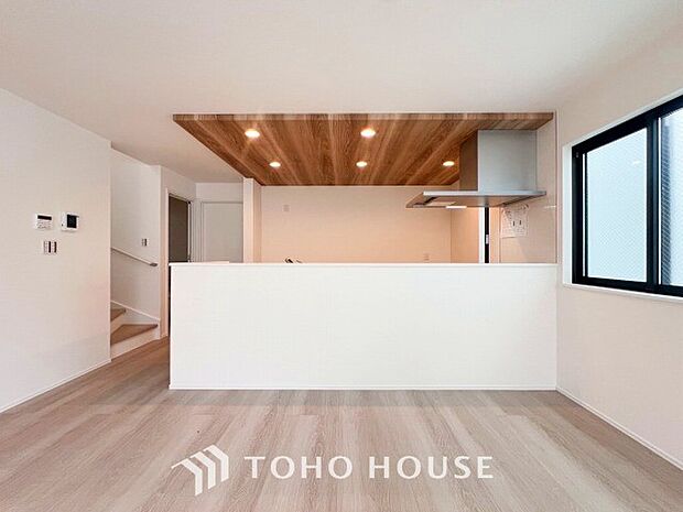 ここにはみんなが集い、食事と楽しい会話が始まるスペース。