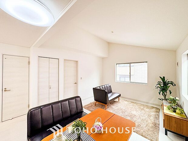 家族みんなが爽やかに健やかに過ごせるように、溢れる光をたっぷり取り込んだリビング。