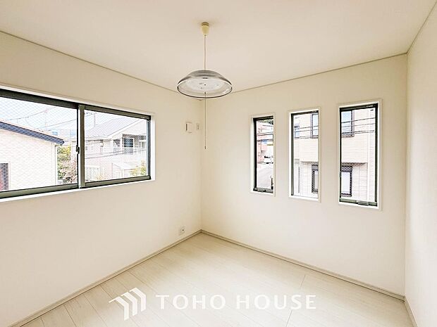 採光もアクセントの一つとして。プライベートルームにはやさしい光が射し込んでいます。