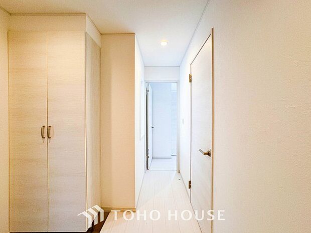 やわらかな陽射しがふりそそぎ、ゆったりした時間が流れる室内。