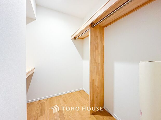 普段使わない季節用品やトランクなど大きなものもラクラク収納できる広さがございます。