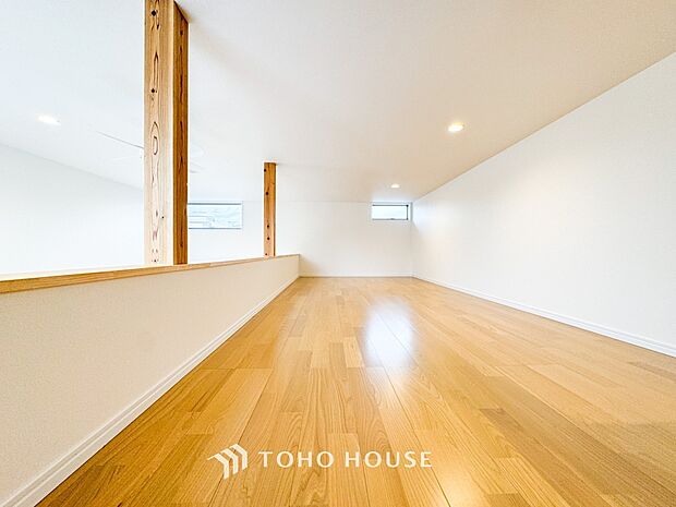 広々したロフトは多目的に使える便利な空間。