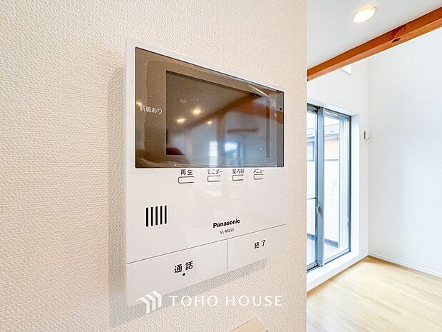 誰が来てもわかる様にモニター付きインターホンを設置。