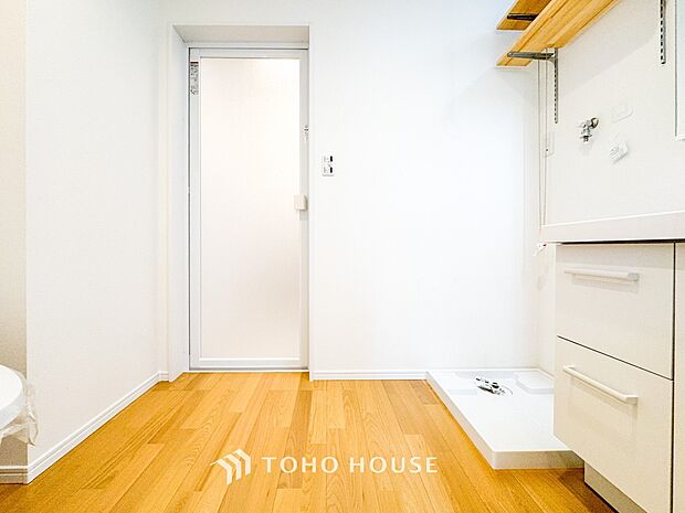 落ち着いた空間を演出するカラーと、ゆったりお使い頂ける広さが魅力のパウダールーム。