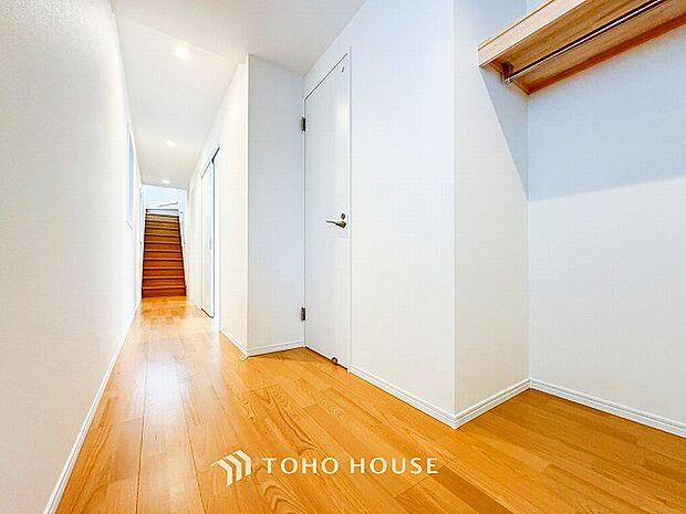 やわらかな陽射しがふりそそぎ、ゆったりした時間が流れる室内。