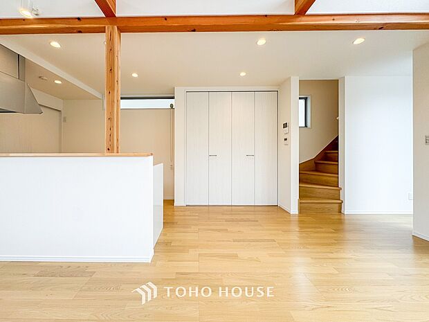 太陽の恵みを一気に受けた明るくお住まい。吹きぬける風を感じながら爽やかで風通しの良い暮らし。