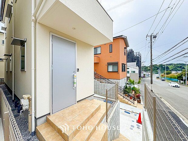 帰り着くたびに洗練されたテイストの空間に迎えられ誇りと喜びを感じる玄関まわりです。