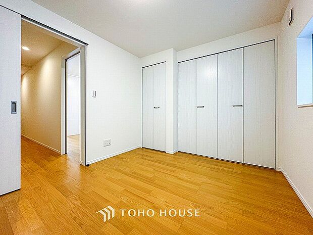 一日の疲れをいやしてくれる主寝室。自分時間を快適に過ごすプライベートルーム。