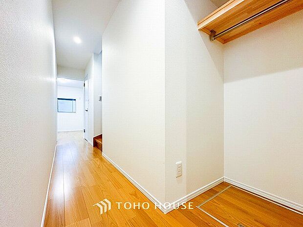 やわらかな陽射しがふりそそぎ、ゆったりした時間が流れる室内。