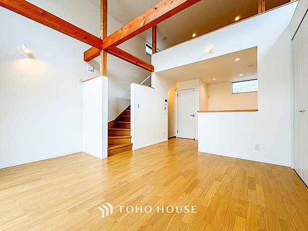 あたたかい日差しがたっぷり降り注ぐLDKは自然と家族の顔があかるい笑顔に。