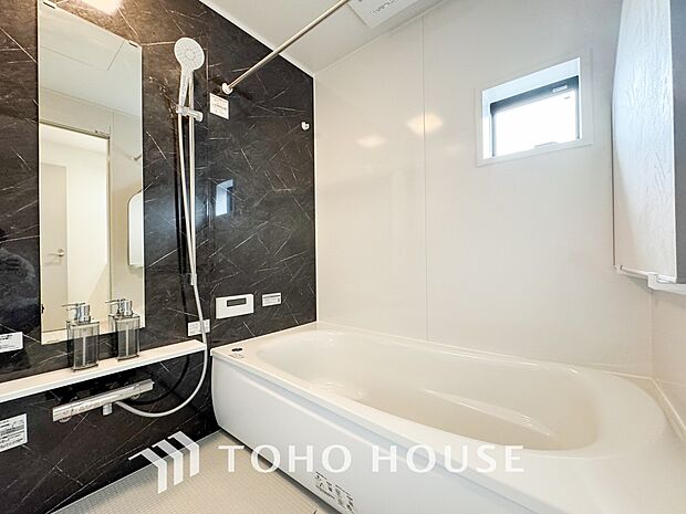 一日の疲れが癒される優雅なバスタイムを堪能できるゆとりあるバスルームです。