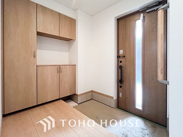 帰り着くたびに洗練されたテイストの空間に迎えられ誇りと喜びを感じる玄関まわりです。