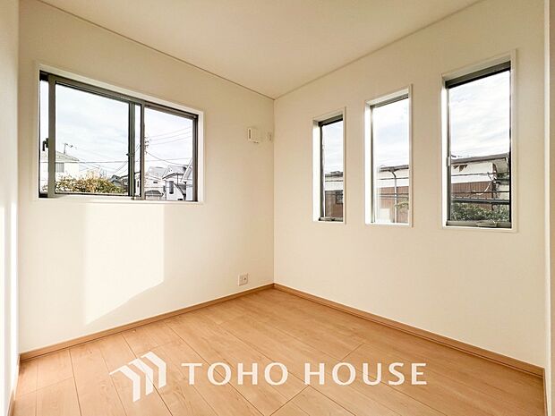 採光もアクセントの一つとして。プライベートルームにはやさしい光が射し込んでいます。