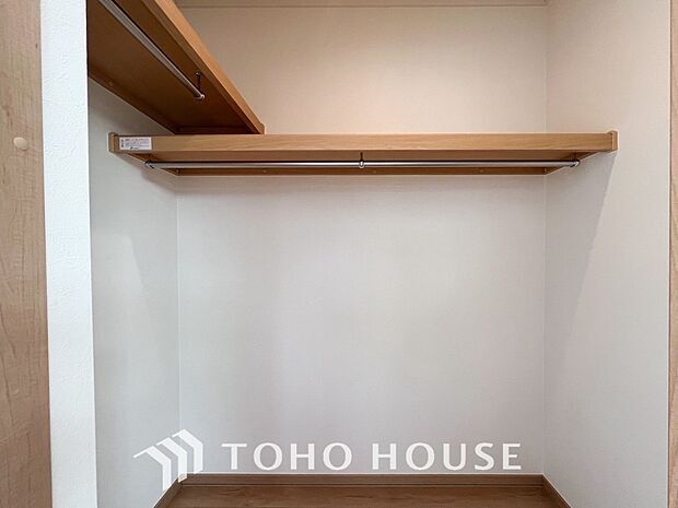衣類だけでなく大きな荷物も収納でき、お部屋がすっきりします。