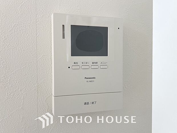 誰が来てもわかる様にモニター付きインターホンを設置。快適と安らぎを合わせた優しい設計。