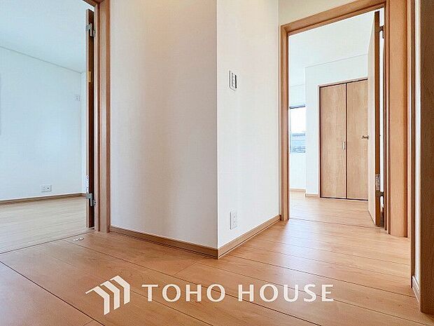 やわらかな陽射しがふりそそぎ、ゆったりした時間が流れる室内。