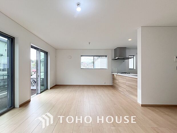 開放感あるリビングダイニング。ご家族とのんびりしたひと時を過ごせますね。