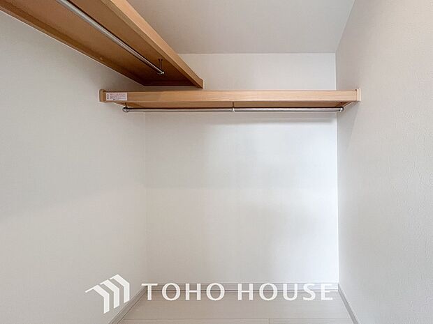 衣類だけでなく大きな荷物も収納でき、お部屋がすっきりします。