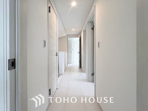 やわらかな陽射しがふりそそぎ、ゆったりした時間が流れる室内。