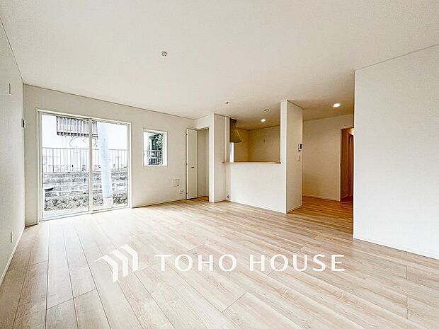 忙しい朝でも、しっかり家族が揃って食事をして頂けるゆとりある大きさのダイニングスペース。