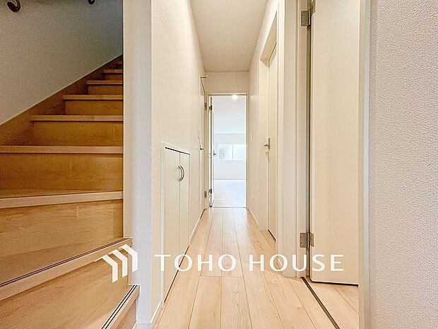 やわらかな陽射しがふりそそぎ、ゆったりした時間が流れる室内。